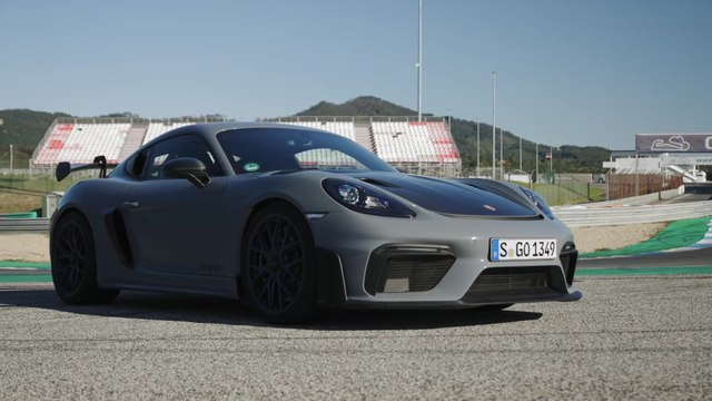 The new Porsche 718 Cayman GT4 RS Design in Arctic Grey