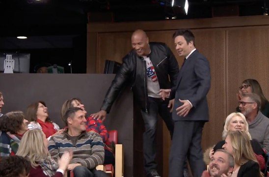 La surprise de Dwayne Johnson à la productrice de Jimmy Fallon