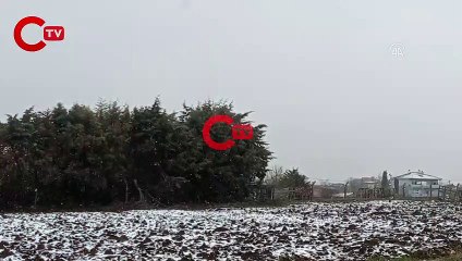 Silivri'nin yüksek kesimlerinde kar yağış başladı