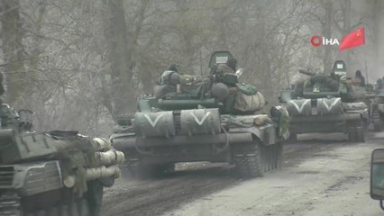 Rus tankı Sovyetler Birliği bayrağı astı