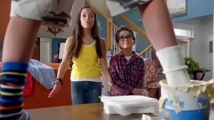 Mittendrin und kein Entkommen Trailer (2) OV