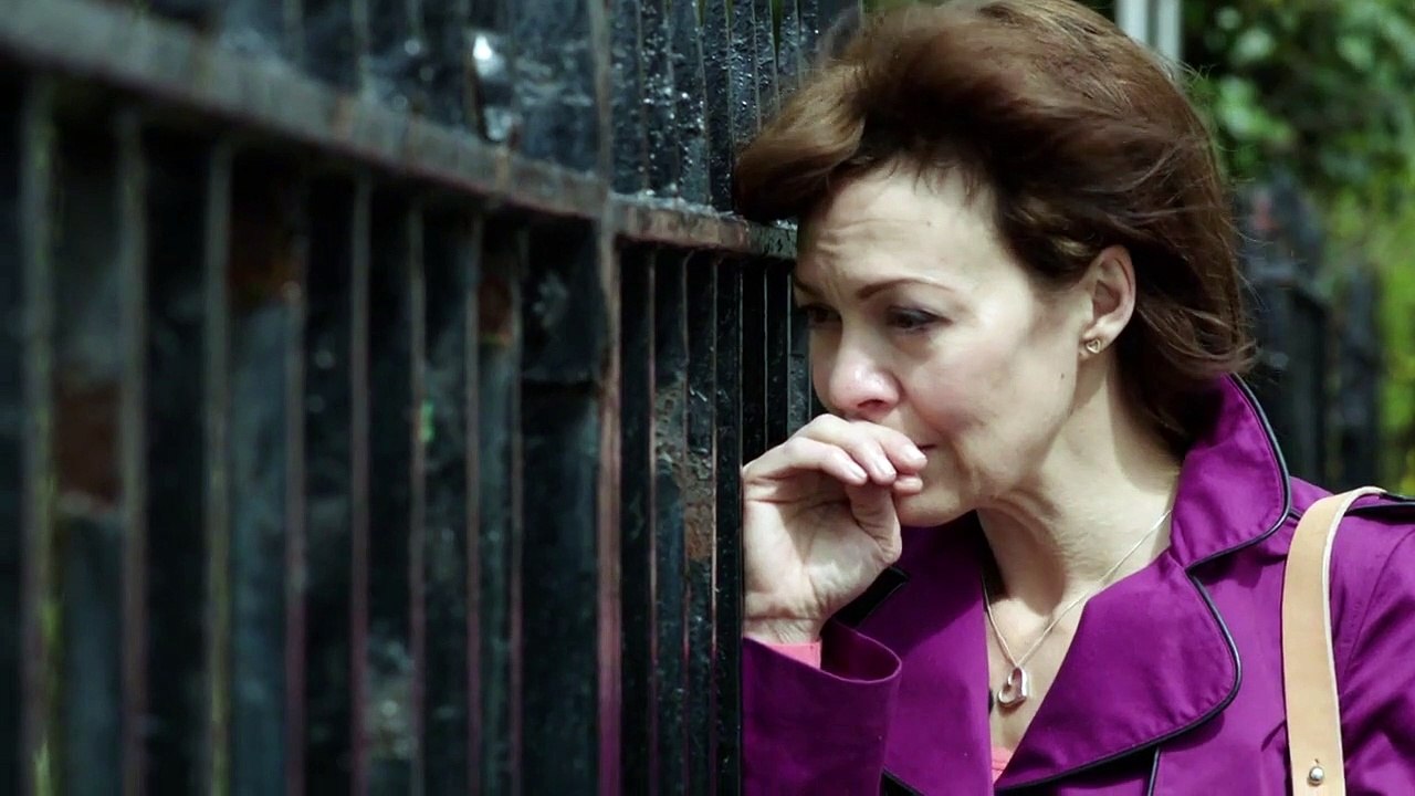 Halb so alt wie sie Trailer DF