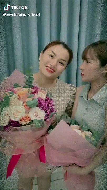 Trước khi bay về với mẹ, Đức Nhân tặng Quỳnh Trần món quà đặc biệt
