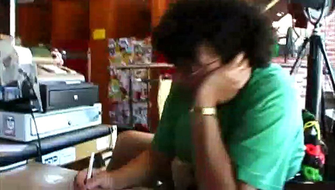 Banksy - Exit Through the Gift Shop Trailer DF