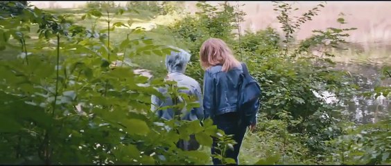 Blau ist eine warme Farbe Trailer (3) OV