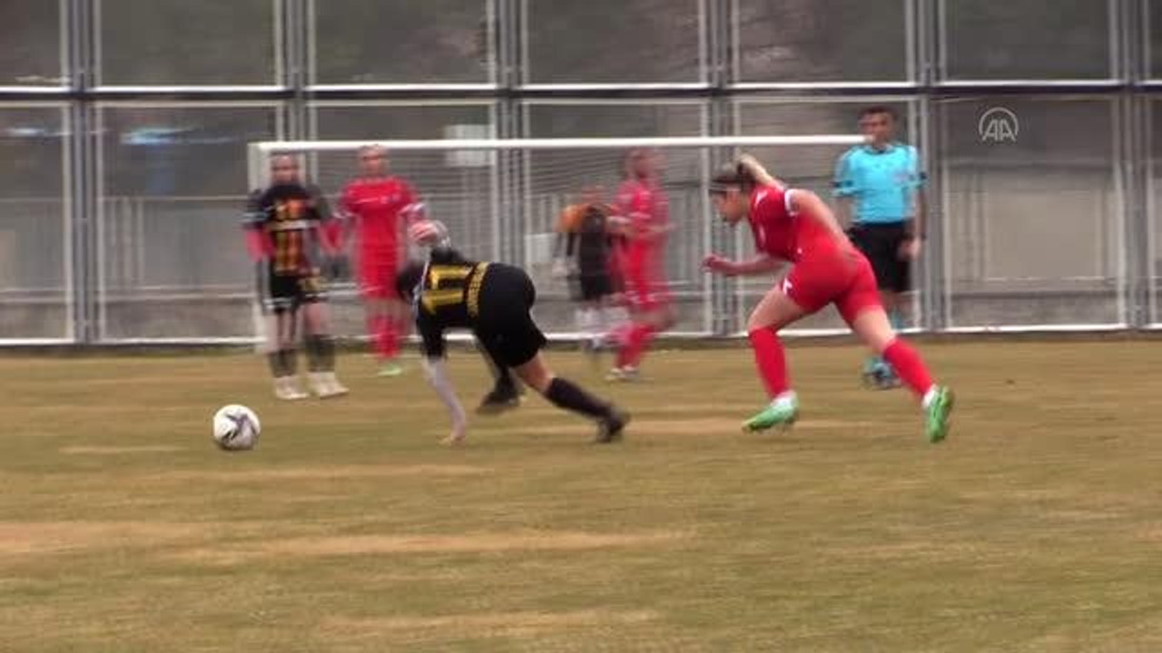 Futbol: Turkcell Kadın Süper Ligi - Yukatel Kayseri Kadın FK: 0 - Konak Belediye Spor Kulübü: 6