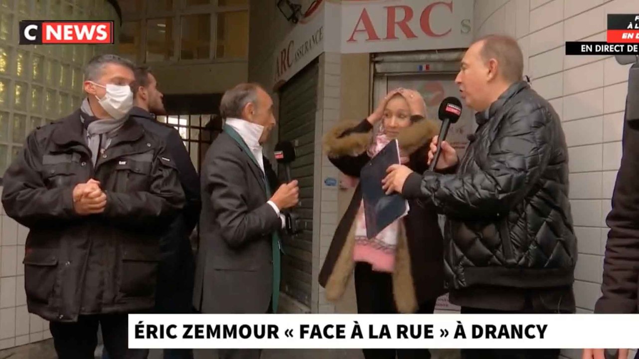 Lors d’un échange sur le port du voile avec Éric Zemmour, à Drancy, une femme musulmane lui propose : «Enlevez votre cravate, j’enlève mon tissus»...