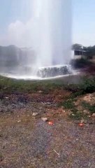 VIDEO: 1500 एमएम की पेयजल लाइन लीकेज, बह निकली जलधारा, ऊंचाई 30 फीट