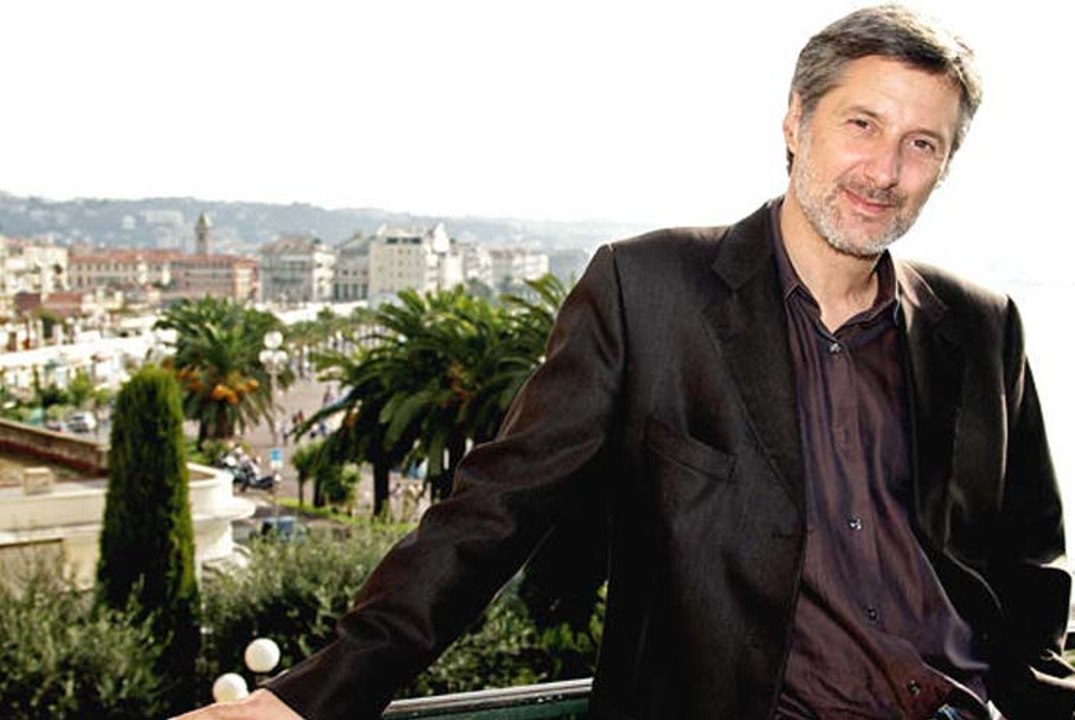 Coluche, l'histoire d'un mec en DVD : Interview d'Antoine de Caunes