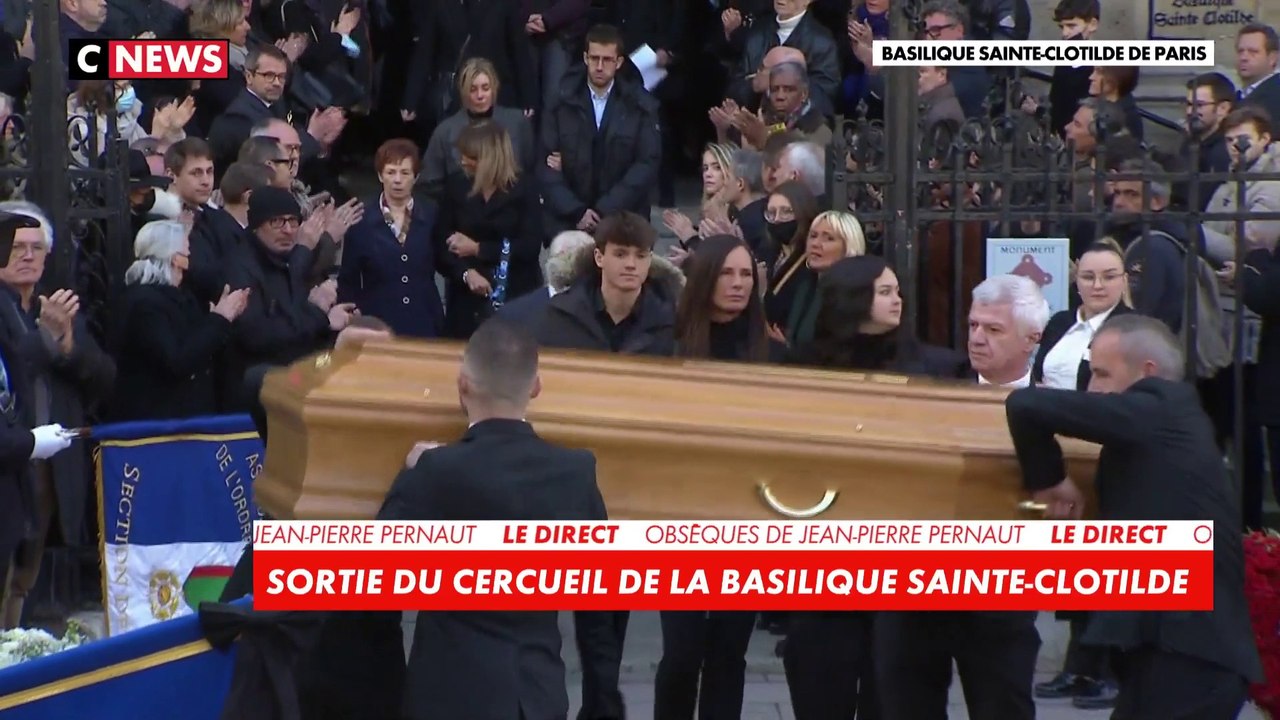 Obsèques de Jean-Pierre Pernaut : sortie du cercueil de la basilique  Sainte-Clothilde - Vidéo Dailymotion