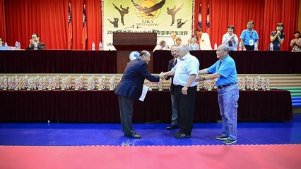 Tiger und Büffel Trailer OmdU