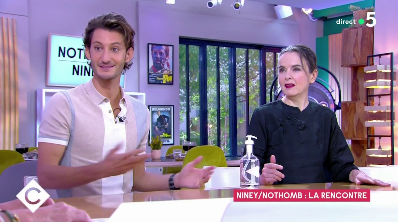 Zapping du 08/09 : Pierre Niney mal à l'aise face aux compliments d'Amélie Nothomb