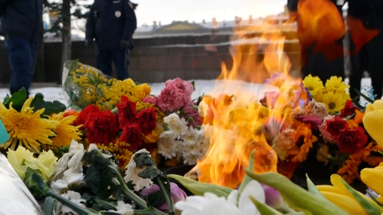 Blumen zum Frauentag: Gedenken an ukrainische Opfer