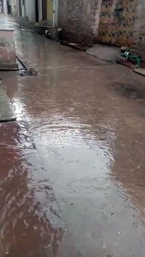 बरसात के साथ ओले गिरे