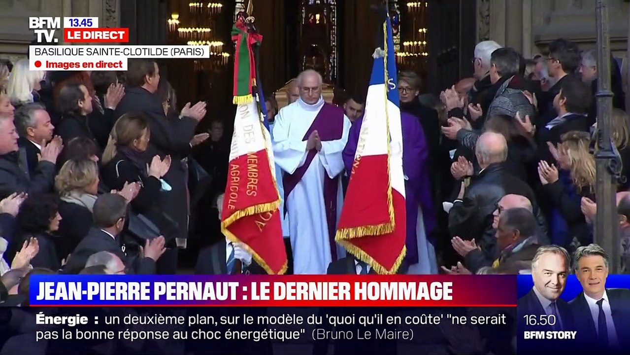 Les proches de Jean-Pierre Pernaut présents à ses obsèques, à Paris. Parmi eux, son fils aîné Olivier venu avec sa compagne Catherine Dupraz et leur fils Léo.