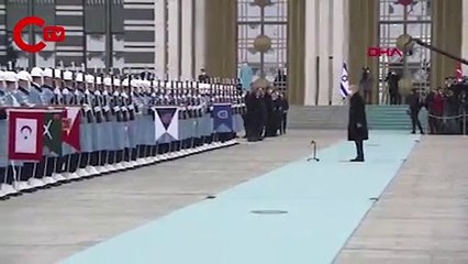 İsrail Cumhurbaşkanı Isaac Herzog'un uçağında dikkat çeken mesajlar