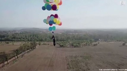 Le zapping du 27/10 : Il rejoue une scène de Là-Haut avec 100 ballons d'hélium