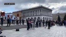La Orquesta Sinfónica de Kiev da un concierto en la plaza de la Independencia de la capital ucraniana
