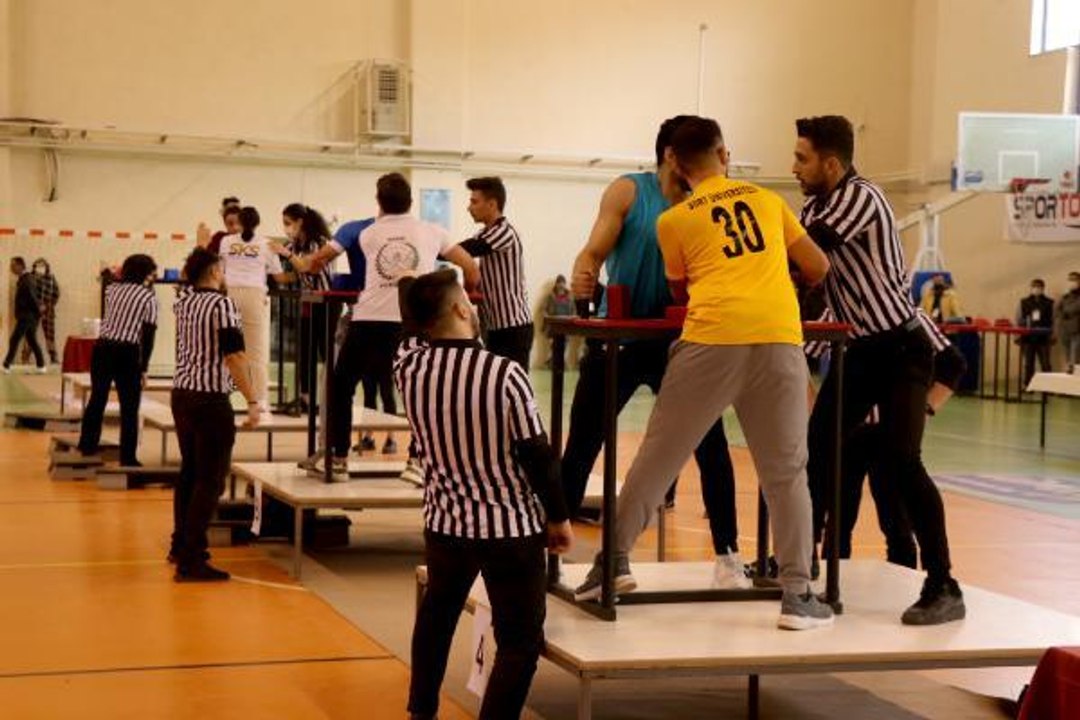 EDİRNE'DE ÜNİVERSİTELERARASI BİLEK GÜREŞİ YARIŞMASI