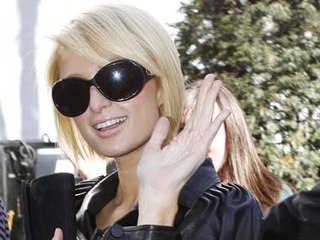 Pour Paris Hilton, toutes les excuses sont bonnes pour se faire remarquer.