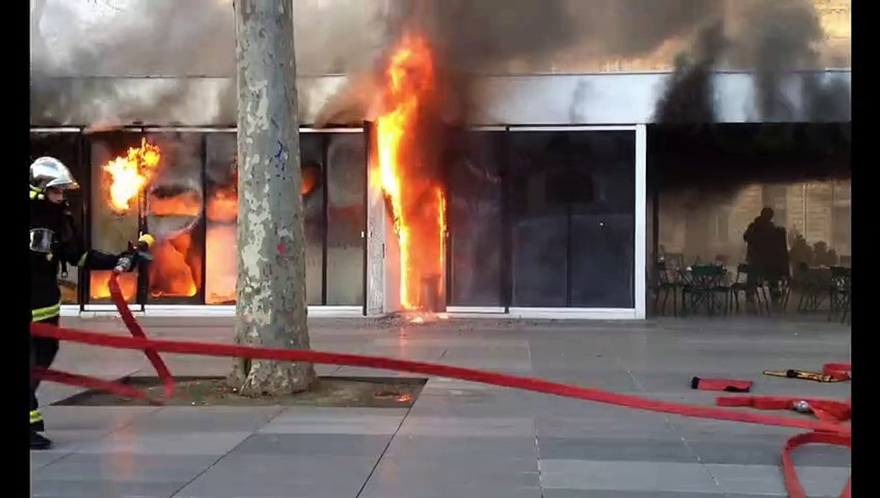 Un café sans musique c'est rare à Paris Trailer DF