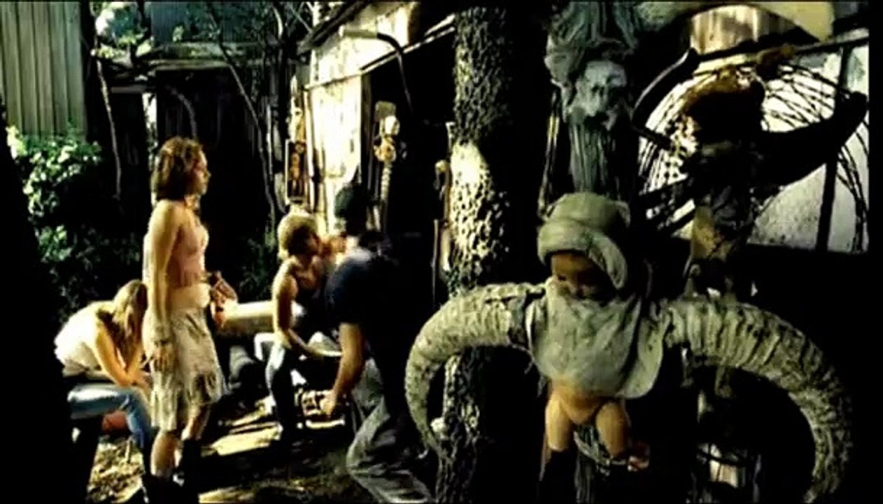 Michael Bay's Texas Chainsaw Massacre Trailer DF