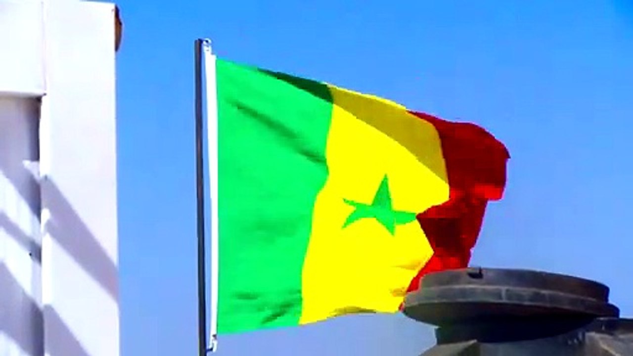 le vert jaune rouge drapeau du Sénégal avec étoile verte