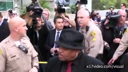 Famille jackson au proces du Dr Conrad