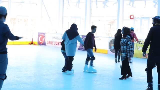 Engelli bireylerin buz pateni keyfi