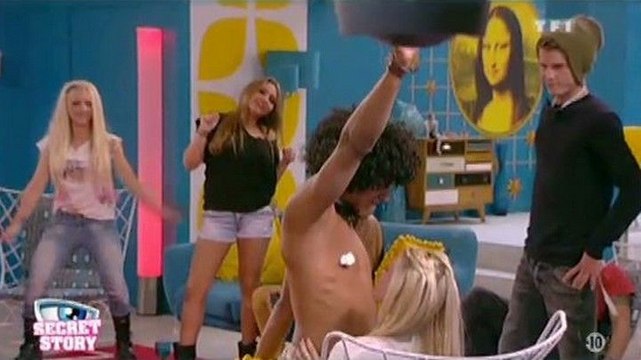 Zapping du 25/06 : un strip-tease torride dans Secret Story 7 !