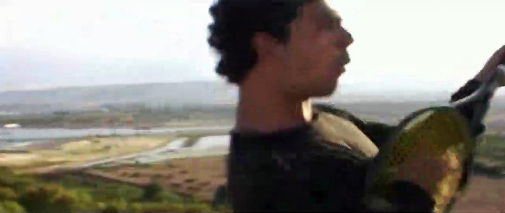 Der seltsame Klang des Glücks Trailer DF