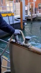 Amarrer un bateau avec classe