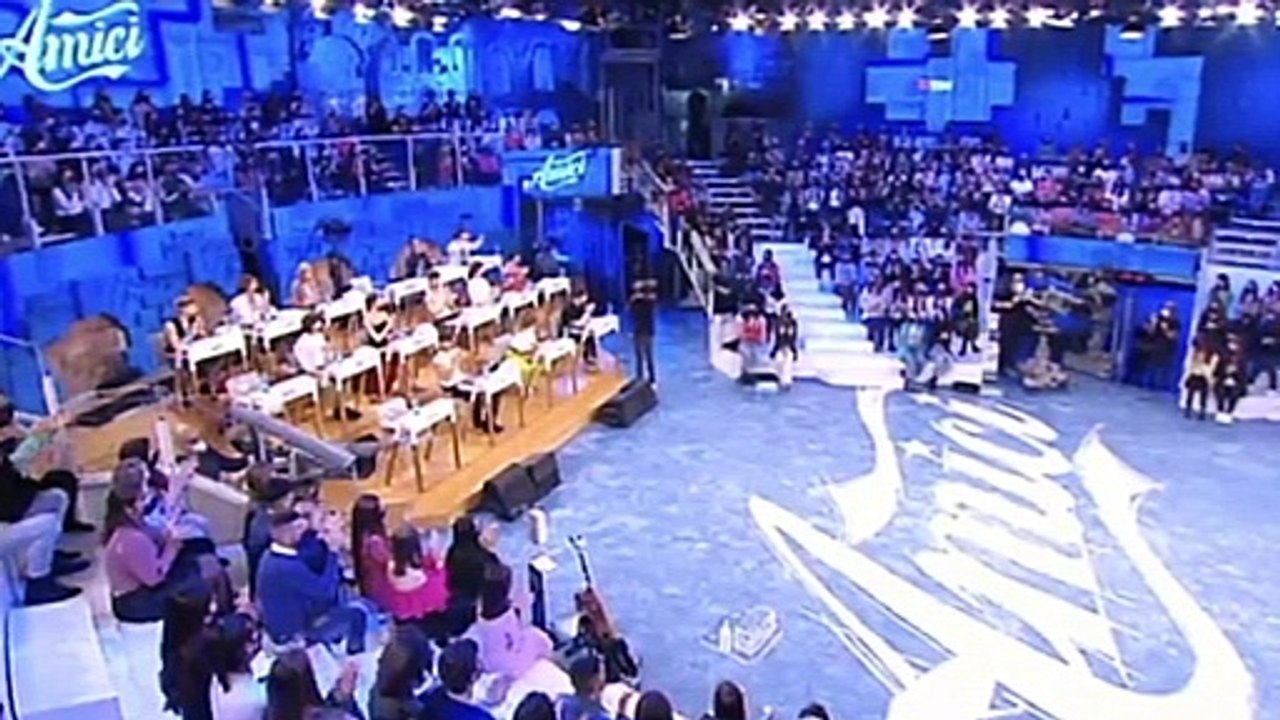 “Ha scelto loro”. Amici, triplo colpo di Maria De Filippi il pubblico aspettava solo questo