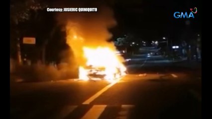 Taxi, nagliyab matapos masira sa gitna ng daan | Saksi