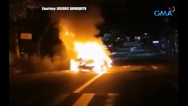 Taxi, nagliyab matapos masira sa gitna ng daan | Saksi