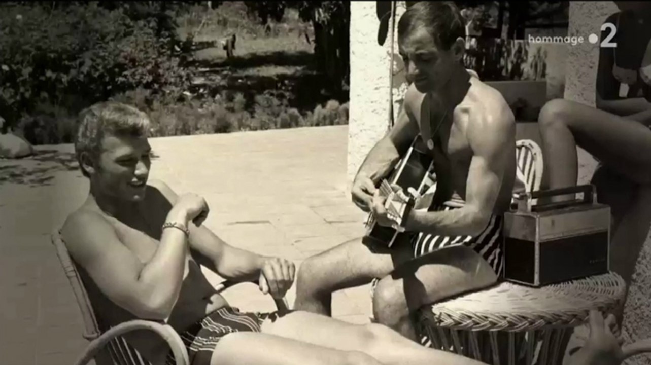 Zapping du 02/10 : Johnny Hallyday raconte ses deux ans de vie chez Charles Aznavour