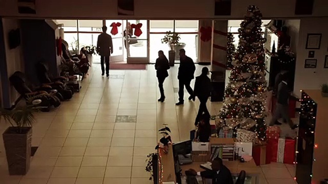 Weihnachtszauber - Ein Kuss kommt selten allein Trailer DF