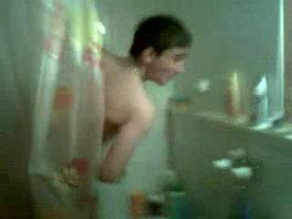 Greg sous la douche