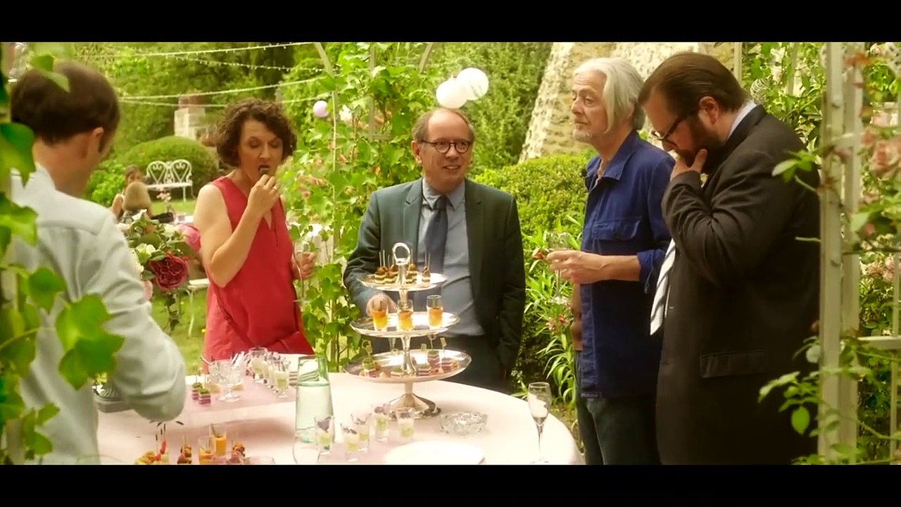 Champagner & Macarons - Ein unvergessliches Gartenfest Trailer DF