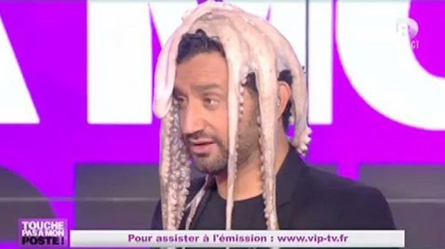 Zapping du 23/05 : une perruque qui sent bon la marée pour Cyril Hanouna !