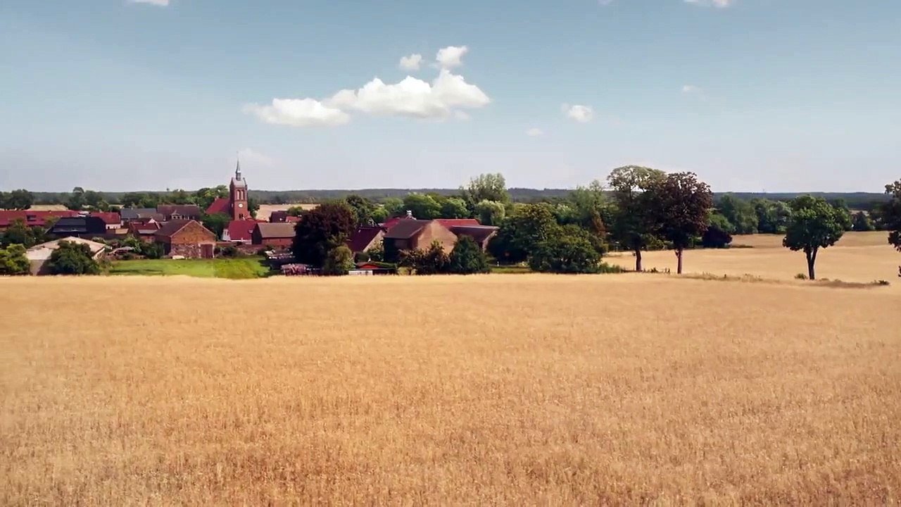 Unterleuten - Das zerrissene Dorf Trailer DF