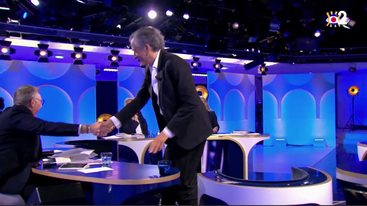 Zapping du 22/06 : Bernard-Henri Lévy et Laurent Ruquier se serrent la main en dépit des gestes barrières