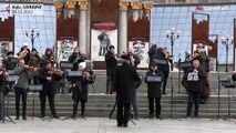 Ukraine : l'Orchestre classique de Kyiv donne un concert sur la place Maïdan