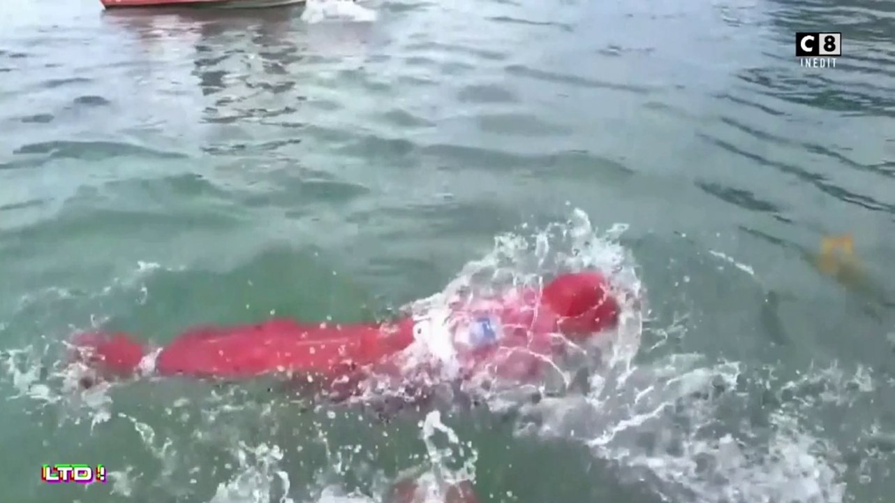 Zapping du 24/09 : Il bat le record du monde de nage pieds et poing liés… enfermé dans un sac !