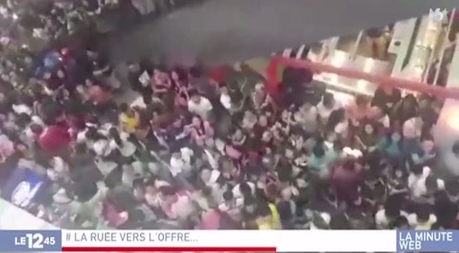 Le zapping du 30/08 : un énorme mouvement de foule pour un hamburger en réduction !