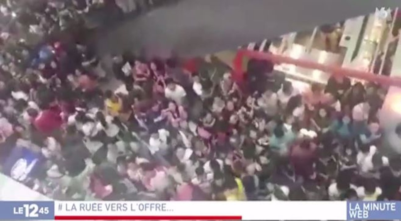 Le zapping du 30/08 : un énorme mouvement de foule pour un hamburger en réduction !