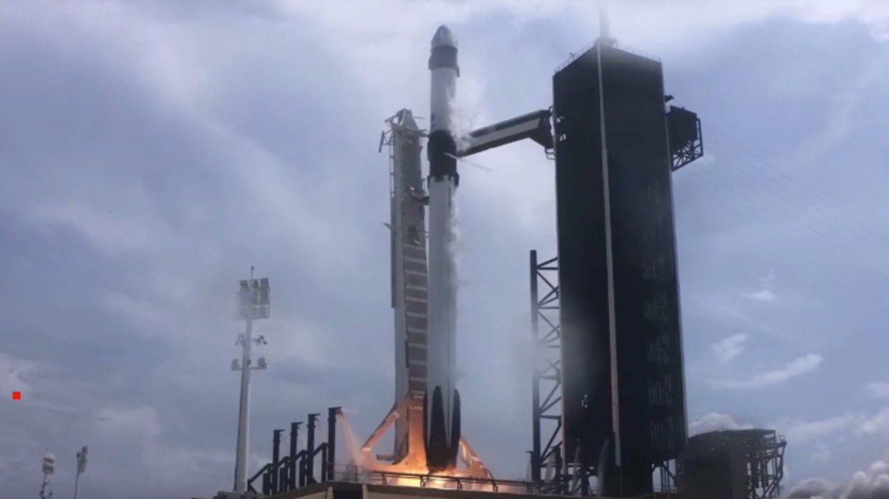 Lancement impressionnant de la fusée Falcon 9 !