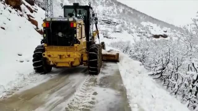 Kar yağışından dolayı 23 yerleşim biriminin yolu kapandı
