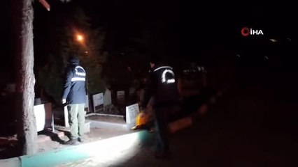 Çorum'da alacak verecek kavgası... Tartışma sırasında havaya ateş açtığı tüfeği mezarlığa attı