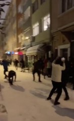 Son dakika haber: KADIKÖY'DE KARTOPU SAVAŞI